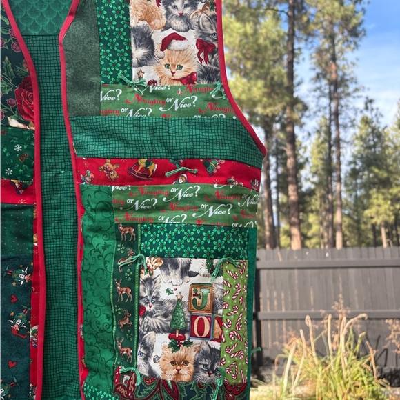 Vintage Festive Kitty  Green Women’s Vest - Picture 5 of 9